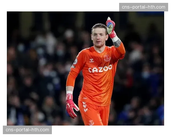 埃弗顿门将皮克福德神勇两连扑，力保球门不失